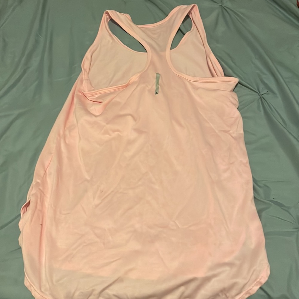 Iight pink reebok shirt - Picture 2 of 2